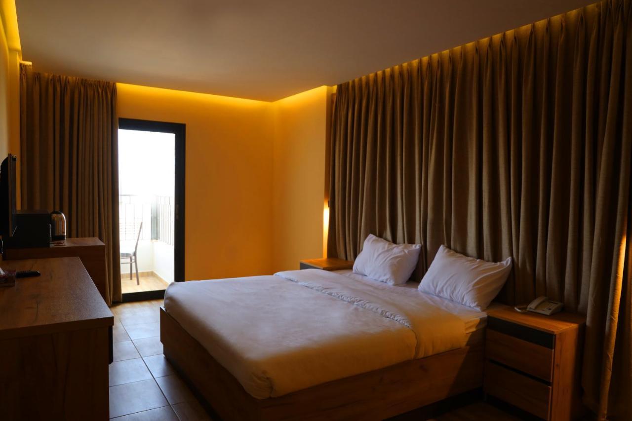 The Palm Hotel Akaba Buitenkant foto